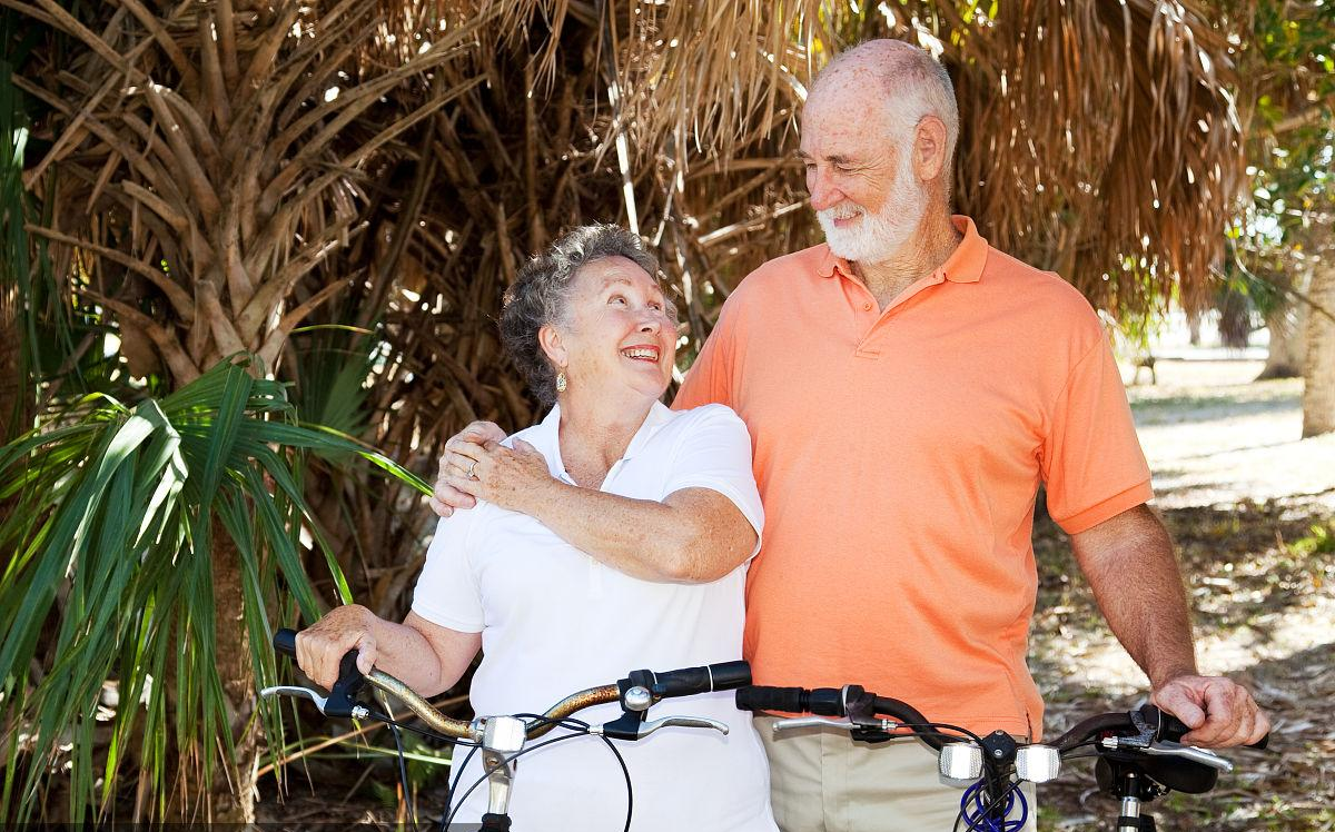 Cyrusher seniors et vélo électrique 